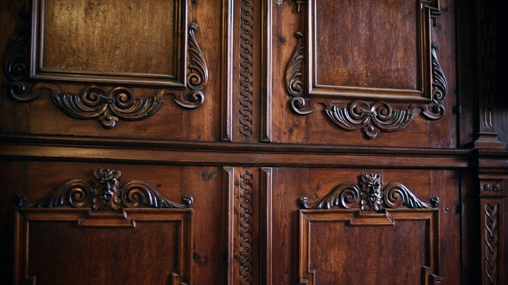 Comparison Of Solid Wood And Composite Wood Wardrobes